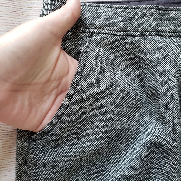 Old Navy Black White Wool Mix Mini Skirt 6 - Picture 2 of 9